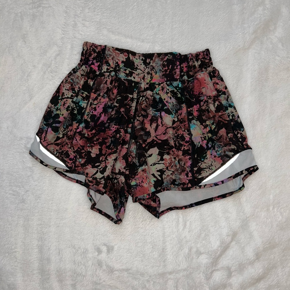 NWOT Hotty Hot Shorts 4” HR